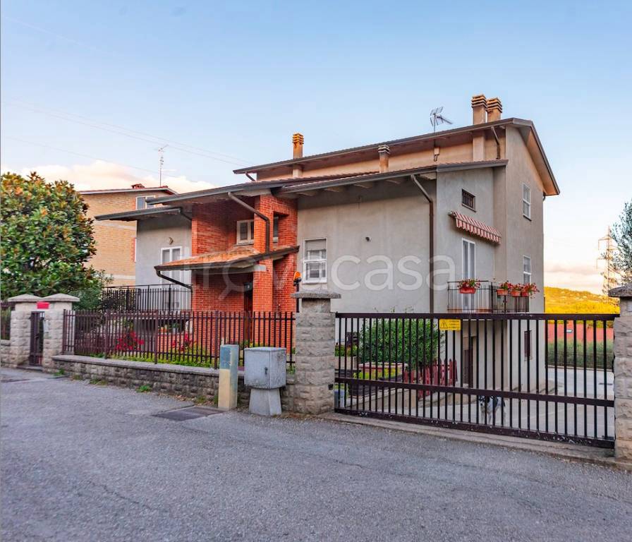 casa indipendente in vendita a Corciano in zona San Mariano