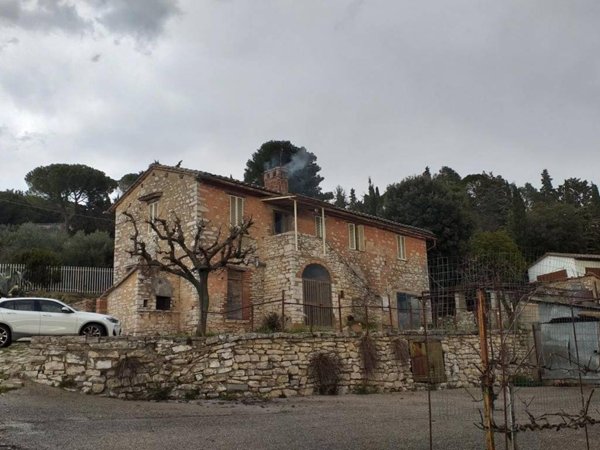 casa indipendente in vendita a Corciano