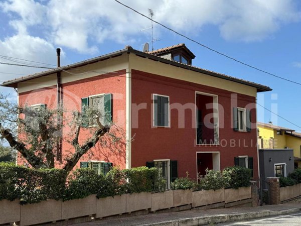 casa indipendente in vendita a Corciano in zona San Mariano