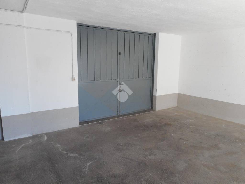 locale commerciale in vendita a Corciano in zona Ellera Chiugiana