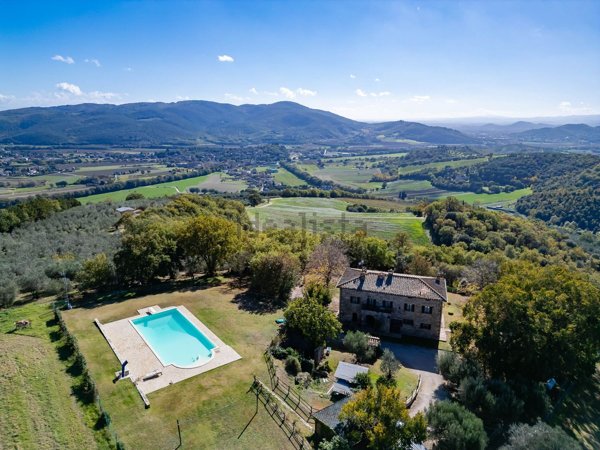 casale in vendita a Corciano