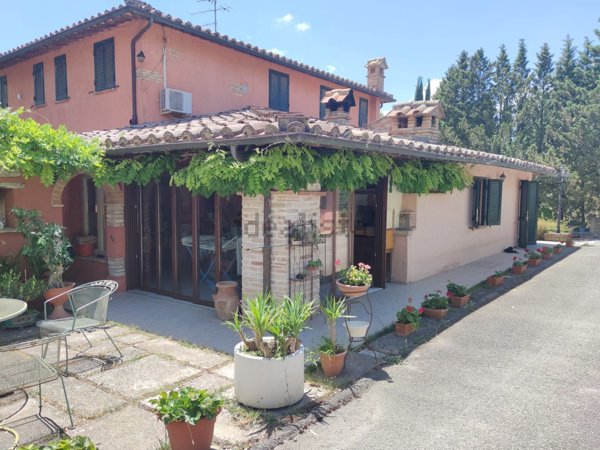 casa indipendente in vendita a Corciano