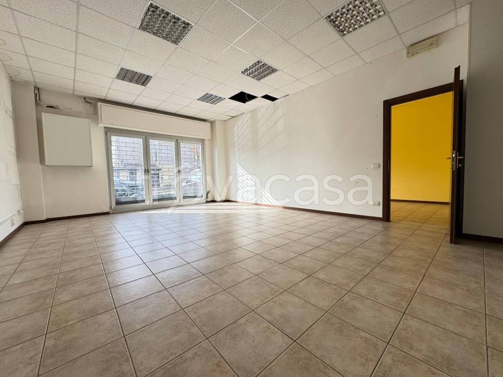 negozio in vendita a Corciano in zona Ellera Chiugiana