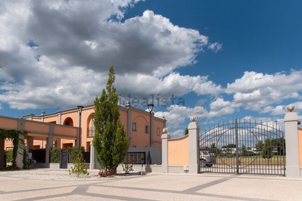 casa indipendente in vendita a Corciano in zona Strozzacapponi