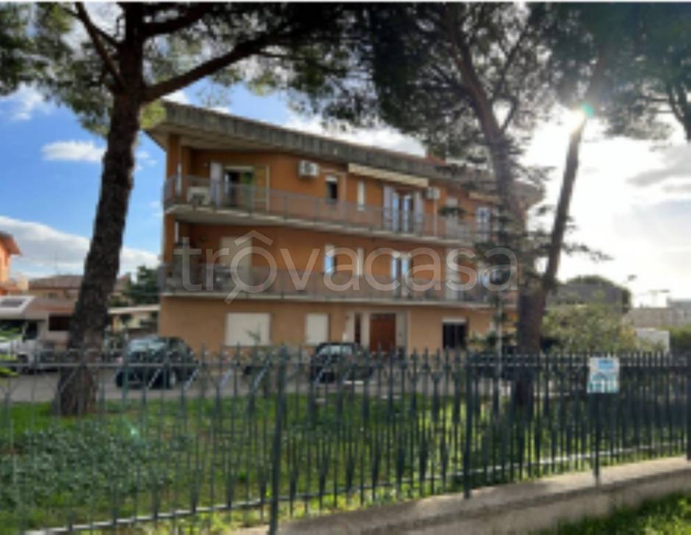 locale commerciale in vendita a Corciano