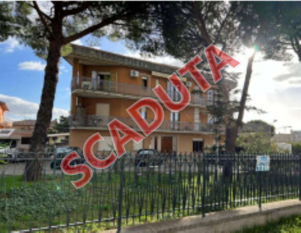 locale commerciale in vendita a Corciano