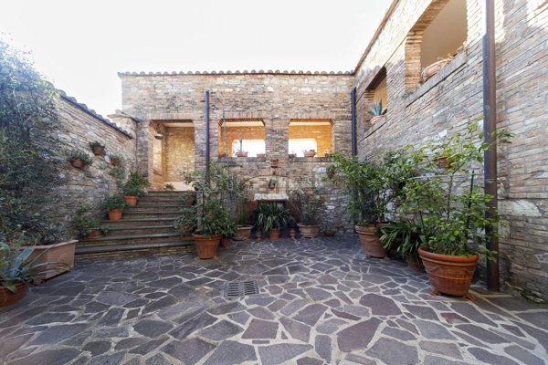 casa indipendente in vendita a Corciano in zona San Mariano