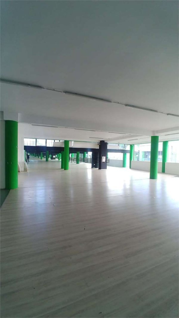 locale commerciale in vendita a Corciano