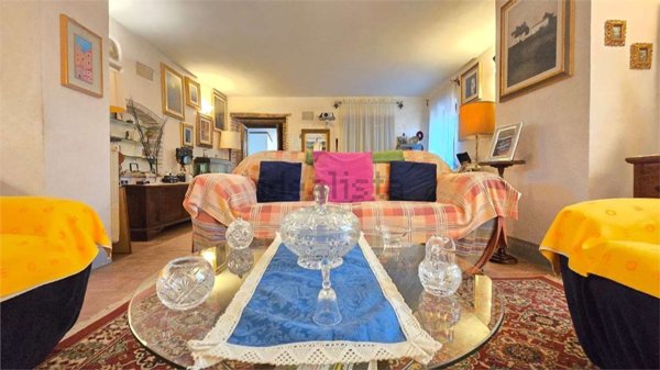 casale in vendita a Corciano in zona Solomeo