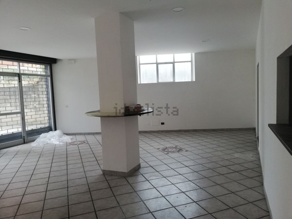 locale commerciale in vendita a Corciano in zona Ellera Chiugiana