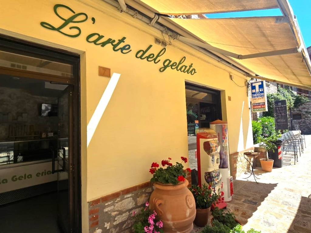 negozio in vendita a Corciano