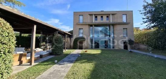 casa indipendente in vendita a Corciano