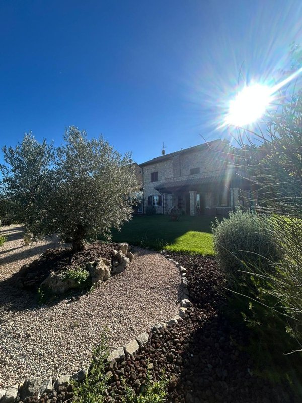 casa indipendente in vendita a Corciano in zona San Mariano