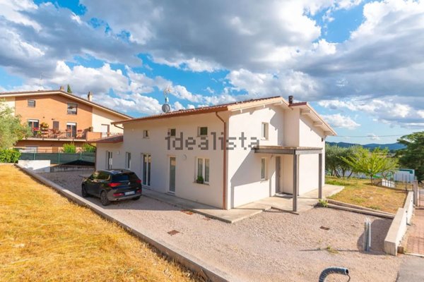 casa indipendente in vendita a Corciano in zona Mantignana