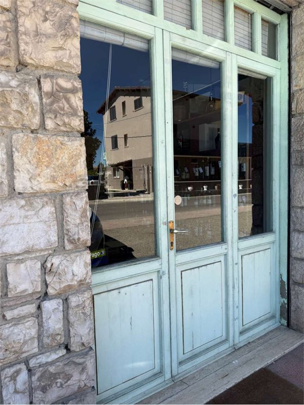 negozio in vendita a Corciano in zona San Mariano