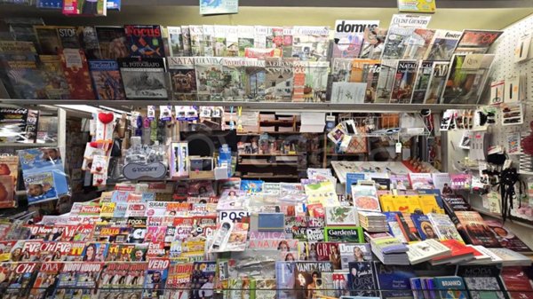 negozio in vendita a Corciano in zona Mantignana