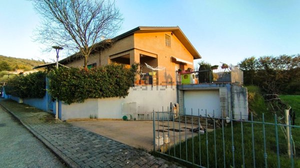casa indipendente in vendita a Corciano in zona Mantignana