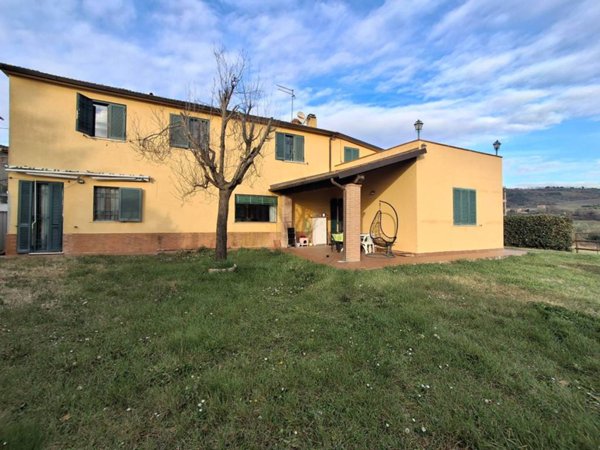 casa indipendente in vendita a Corciano