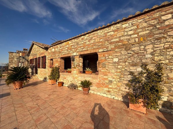 casa indipendente in vendita a Corciano in zona San Mariano