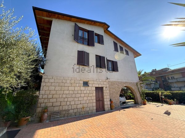 casa indipendente in vendita a Corciano in zona Ellera Chiugiana
