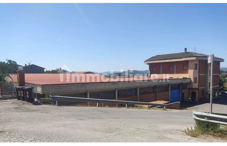 locale commerciale in vendita a Corciano in zona Castelvieto