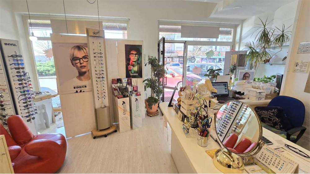 locale di sgombero in vendita a Corciano in zona Ellera Chiugiana