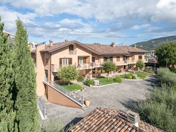 casa indipendente in vendita a Corciano in zona San Mariano