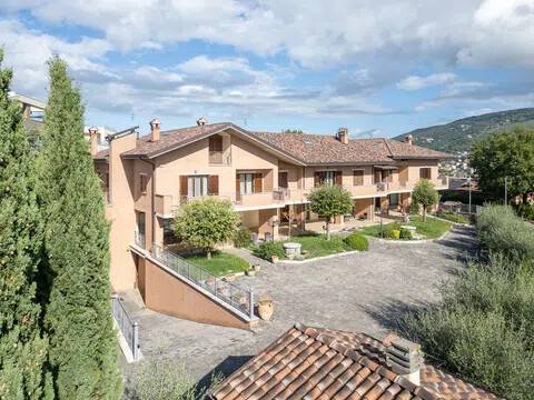 casa indipendente in vendita a Corciano in zona San Mariano