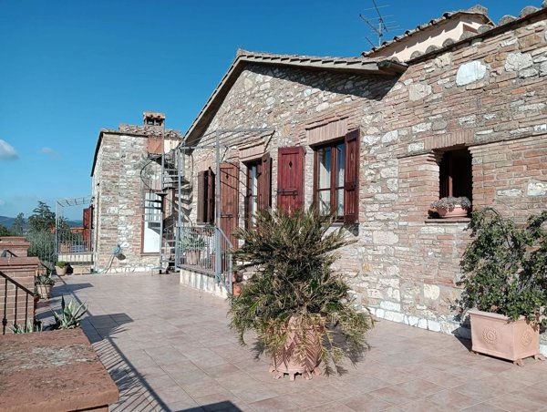 casa indipendente in vendita a Corciano in zona San Mariano