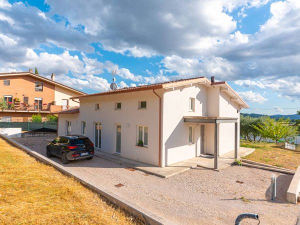 casa indipendente in vendita a Corciano in zona Mantignana