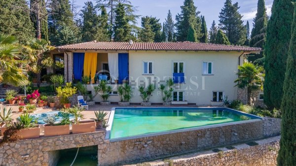 casa indipendente in vendita a Corciano