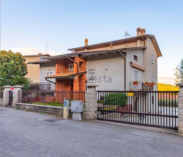 casa indipendente in vendita a Corciano in zona San Mariano