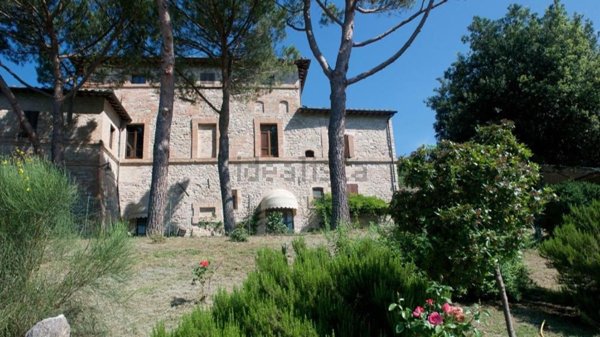 casale in vendita a Corciano in zona Mantignana