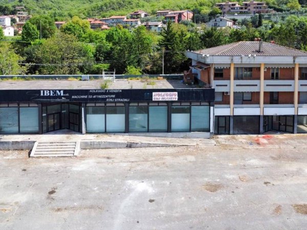 negozio in vendita a Corciano