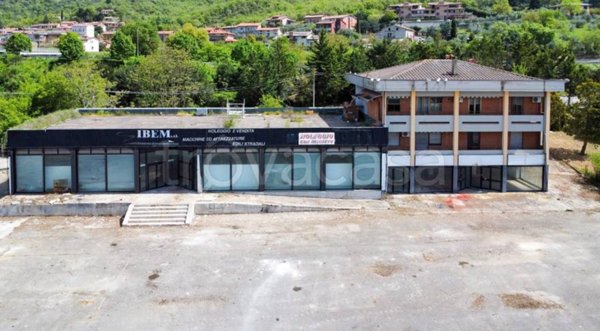 negozio in vendita a Corciano