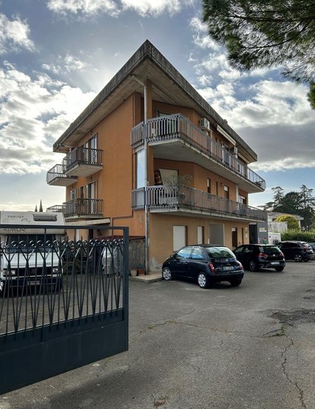 locale di sgombero in vendita a Corciano