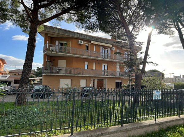 locale di sgombero in vendita a Corciano