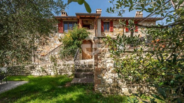 casa indipendente in vendita a Corciano in zona Castelvieto