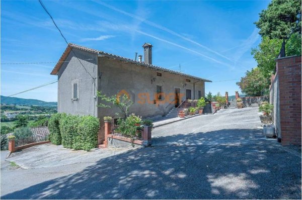 casa indipendente in vendita a Corciano in zona Castelvieto