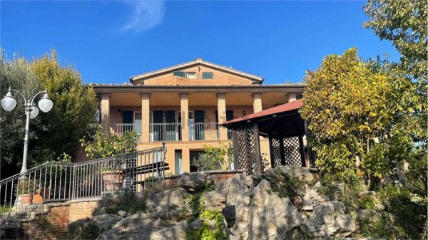 casa indipendente in vendita a Corciano in zona Castelvieto