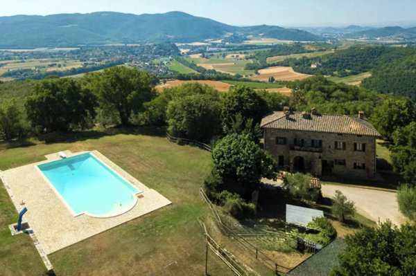 casale in vendita a Corciano in zona Castelvieto