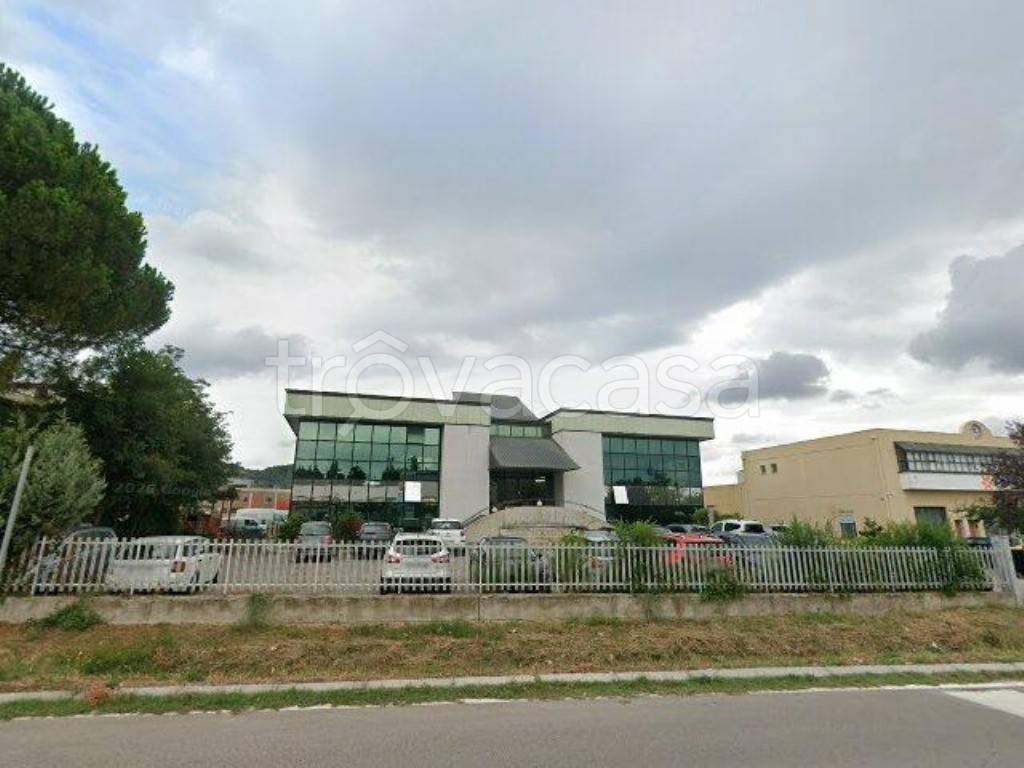 locale commerciale in vendita a Corciano in zona San Mariano