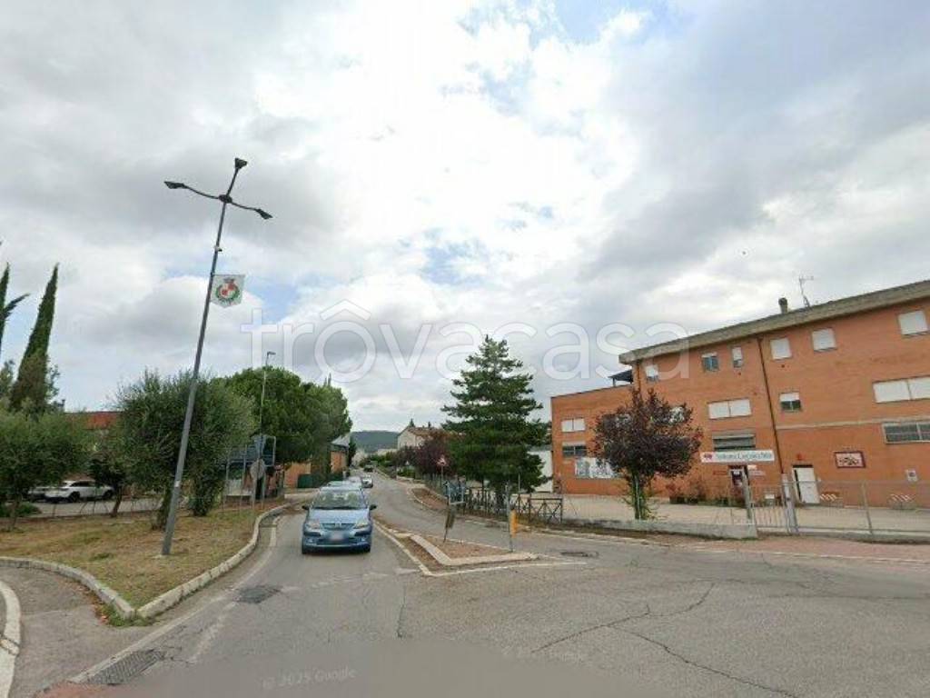 locale commerciale in vendita a Corciano in zona Ellera Chiugiana