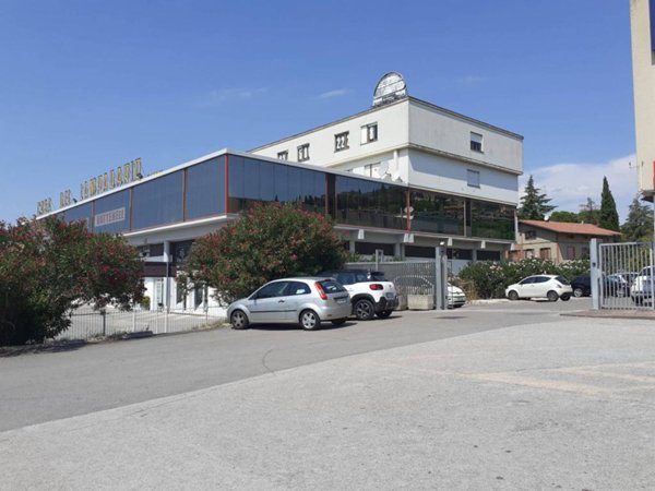 negozio in vendita a Corciano in zona Ellera Chiugiana