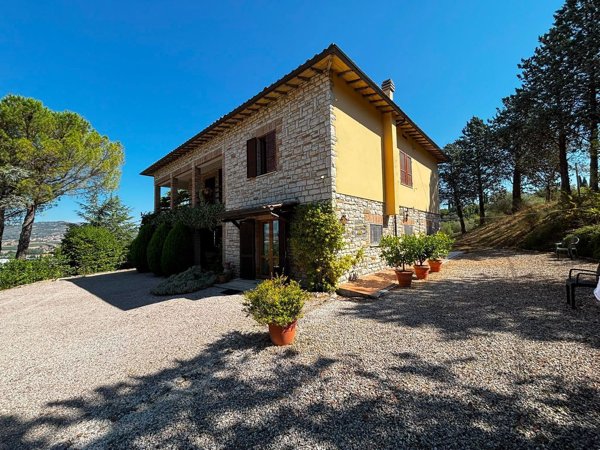 casa indipendente in vendita a Corciano in zona Castelvieto