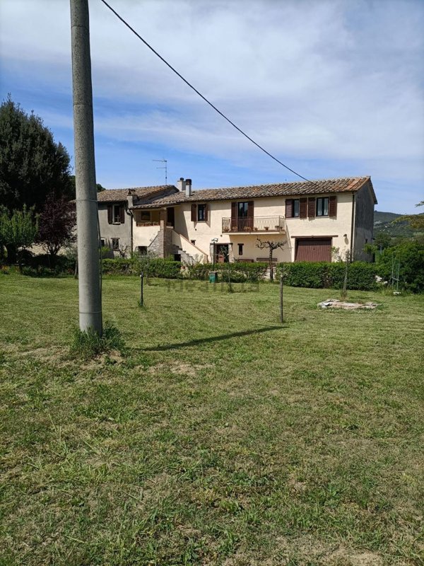 casa indipendente in vendita a Corciano in zona Castelvieto