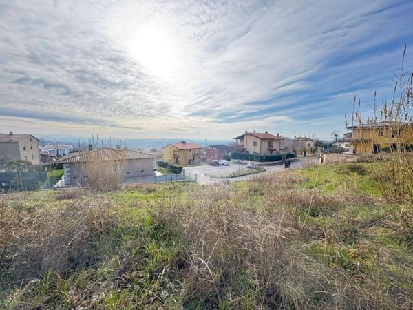 terreno edificabile in vendita a Corciano in zona Ellera Chiugiana