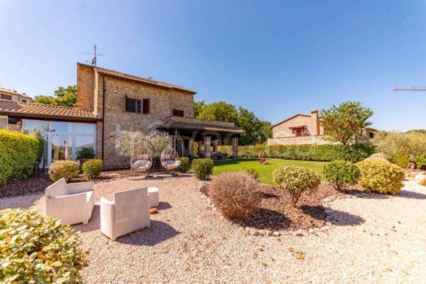 casa indipendente in vendita a Corciano in zona San Mariano