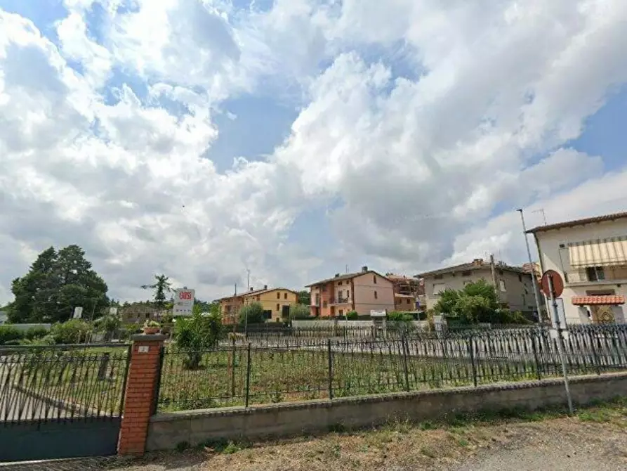 locale di sgombero in vendita a Corciano