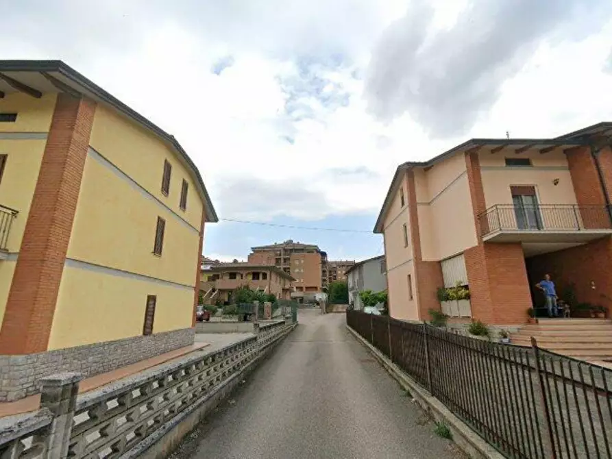 locale commerciale in vendita a Corciano